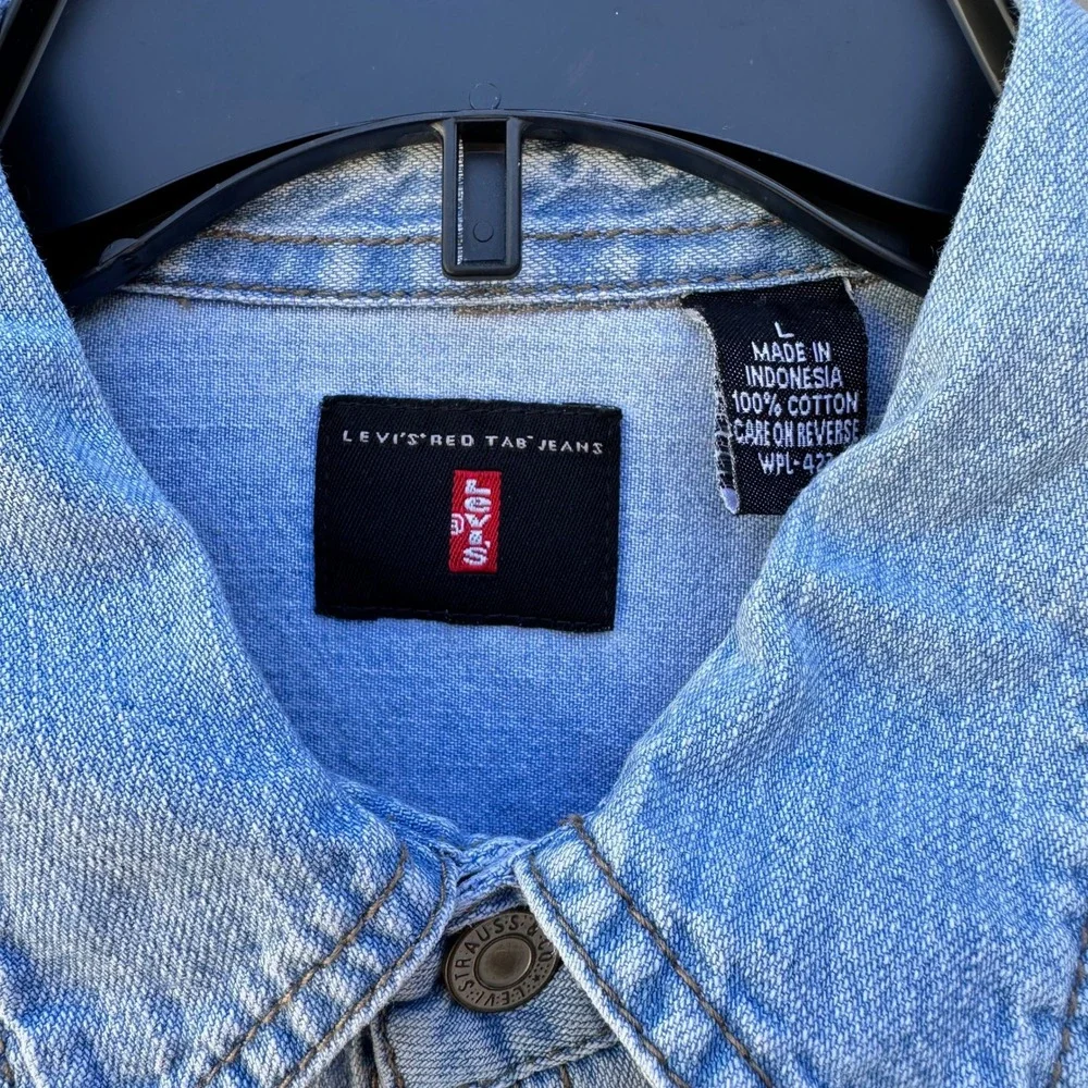 Vintage Levis Red Tab Jeans Denim Button Down Shirt Light Wash 60560-1315 XL